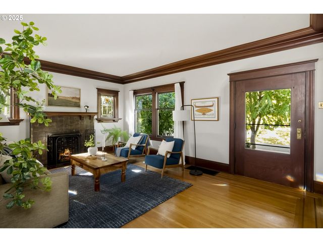 2744 Ne 16TH Ave, Portland, OR 97212