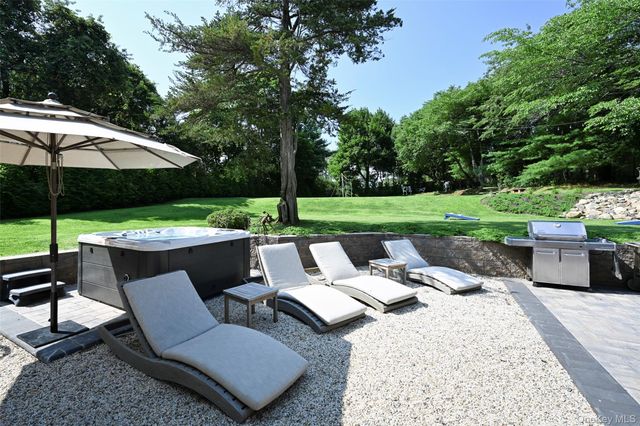 845 County Road 39, Southampton, NY 11968