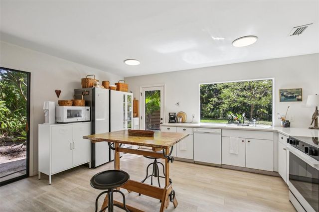 2411 PHEASANT LN, Bradenton, FL 34209