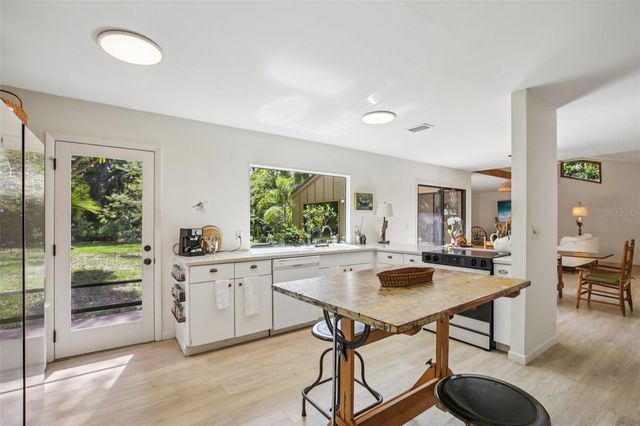 2411 PHEASANT LN, Bradenton, FL 34209