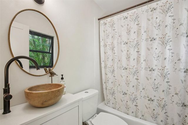 2411 PHEASANT LN, Bradenton, FL 34209