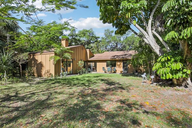 2411 PHEASANT LN, Bradenton, FL 34209