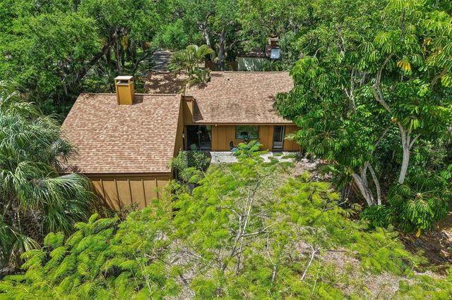 2411 PHEASANT LN, Bradenton, FL 34209