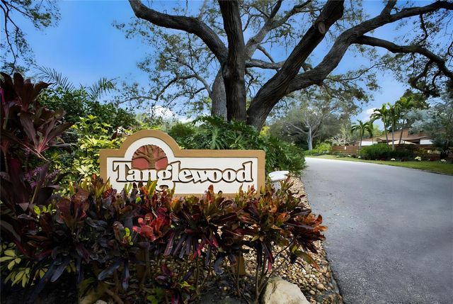 2411 PHEASANT LN, Bradenton, FL 34209