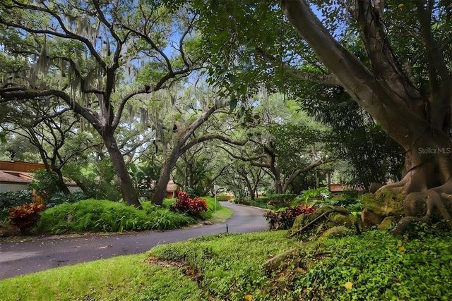 2411 PHEASANT LN, Bradenton, FL 34209