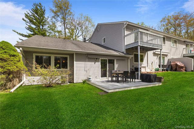 142 Flintlock Way F, Yorktown Heights, NY 10598