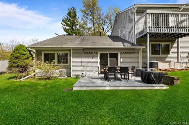 142 Flintlock Way F, Yorktown Heights, NY 10598