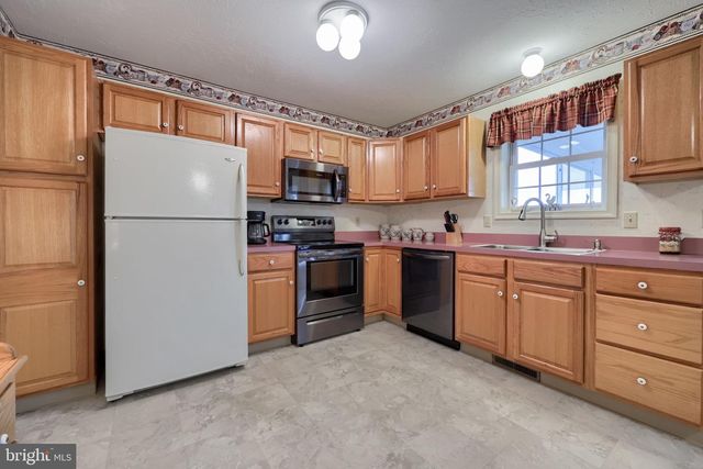 11 ROSEMONT DR, Denver, PA 17517
