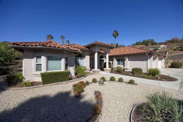 1726 York View Circle, Vista, CA 92084
