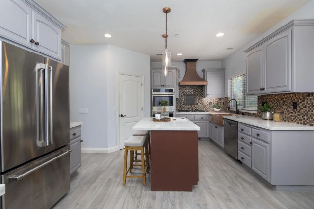 1726 York View Circle, Vista, CA 92084