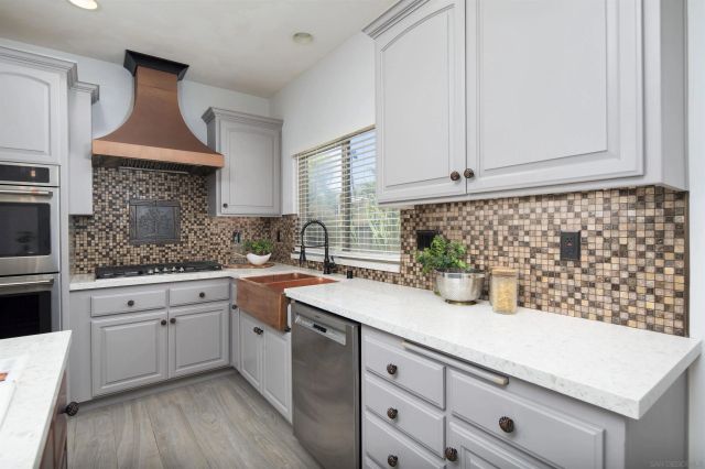 1726 York View Circle, Vista, CA 92084