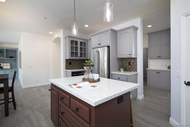 1726 York View Circle, Vista, CA 92084