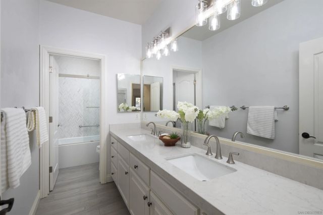 1726 York View Circle, Vista, CA 92084