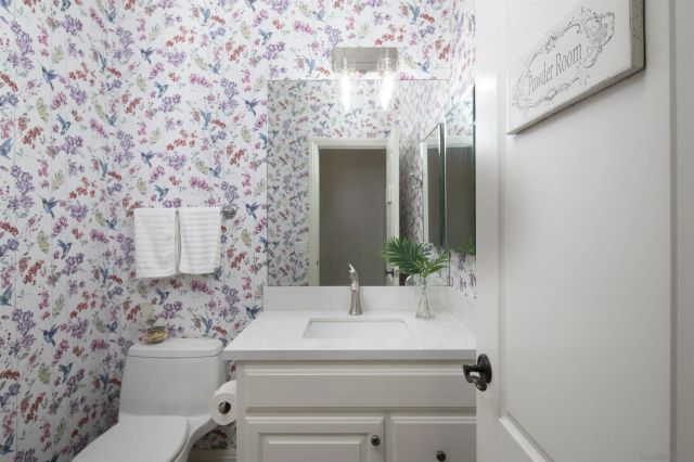 1726 York View Circle, Vista, CA 92084