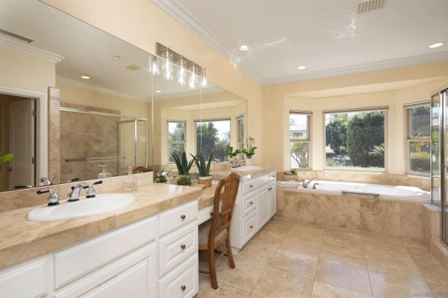 1726 York View Circle, Vista, CA 92084