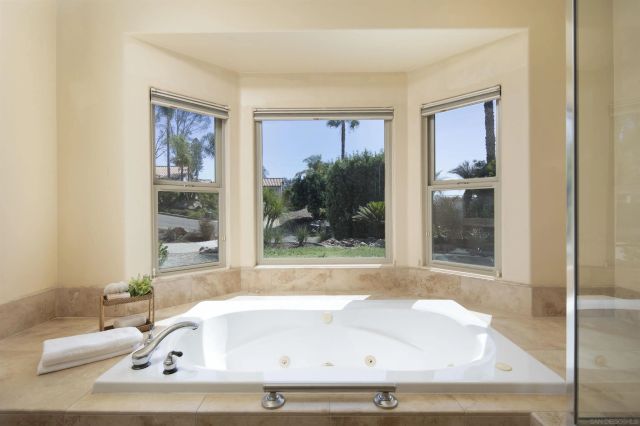1726 York View Circle, Vista, CA 92084