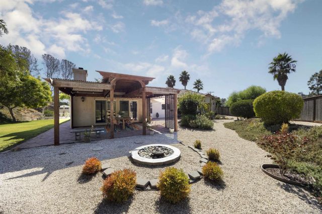 1726 York View Circle, Vista, CA 92084