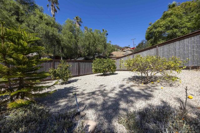 1726 York View Circle, Vista, CA 92084
