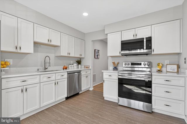 8868 WINDING HOLLOW WAY, Springfield, VA 22152