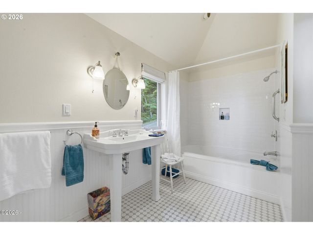 5015 GRAND Ave, Oceanside, OR 97134