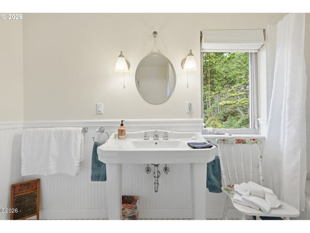5015 GRAND Ave, Oceanside, OR 97134