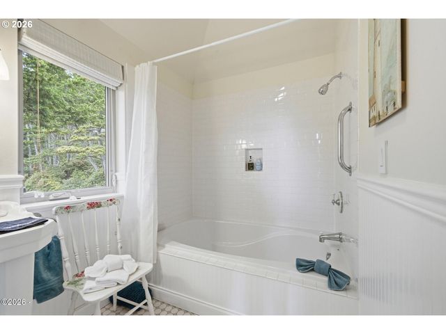 5015 GRAND Ave, Oceanside, OR 97134