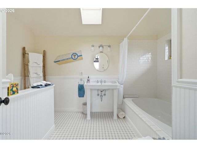 5015 GRAND Ave, Oceanside, OR 97134