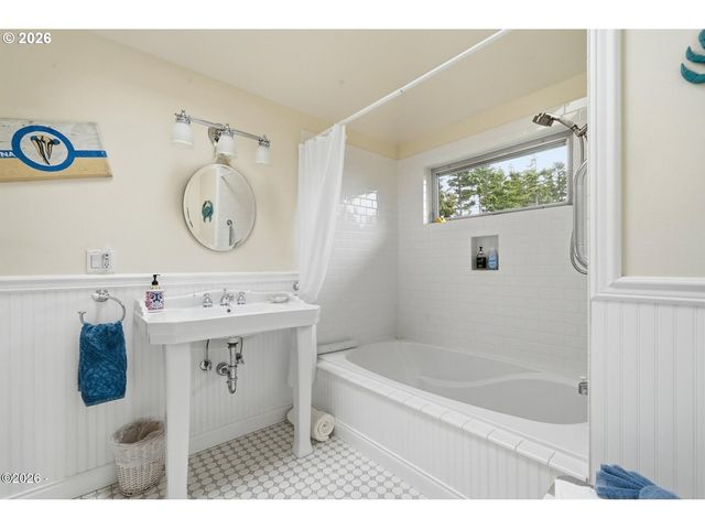 5015 GRAND Ave, Oceanside, OR 97134
