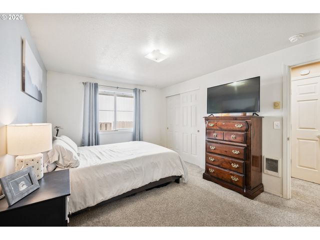 121 ADAMS Dr, Kelso, WA 98626