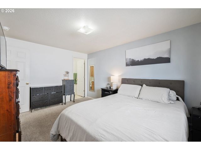 121 ADAMS Dr, Kelso, WA 98626