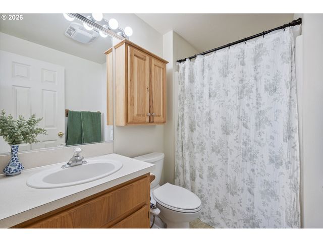 121 ADAMS Dr, Kelso, WA 98626