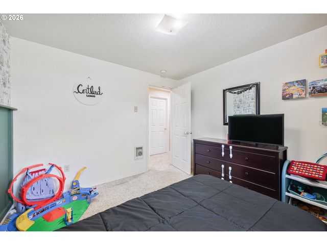 121 ADAMS Dr, Kelso, WA 98626