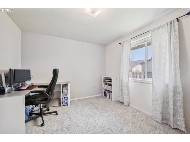 121 ADAMS Dr, Kelso, WA 98626