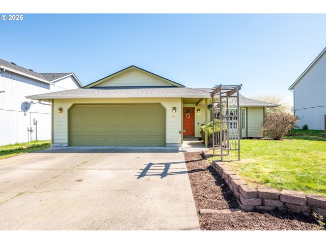 121 ADAMS Dr, Kelso, WA 98626