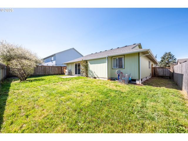 121 ADAMS Dr, Kelso, WA 98626