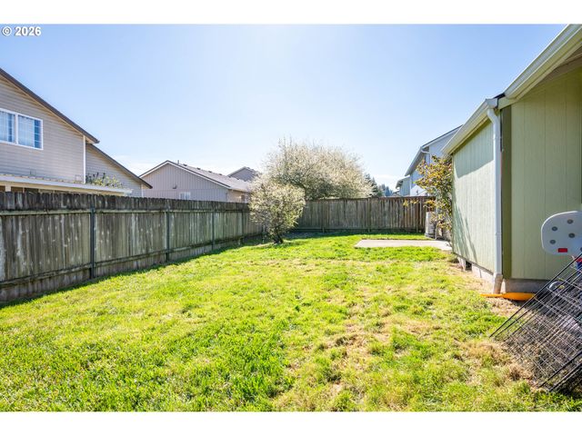 121 ADAMS Dr, Kelso, WA 98626