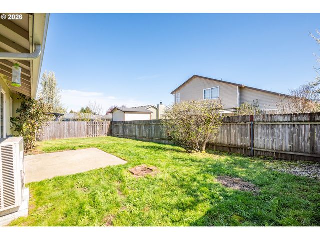 121 ADAMS Dr, Kelso, WA 98626