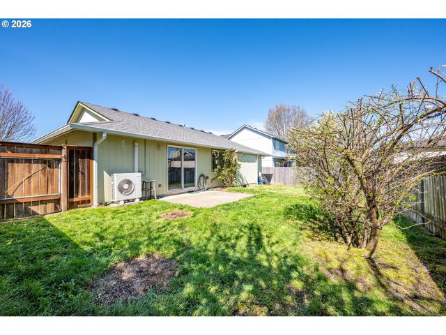 121 ADAMS Dr, Kelso, WA 98626