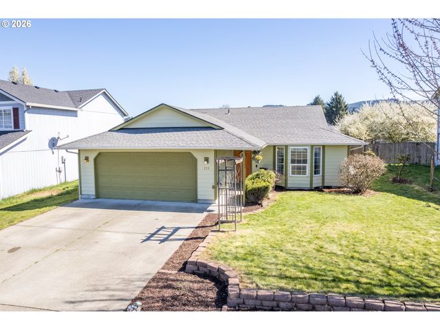 121 ADAMS Dr, Kelso, WA 98626