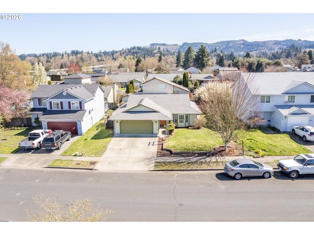 121 ADAMS Dr, Kelso, WA 98626