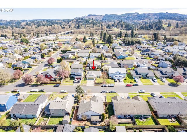 121 ADAMS Dr, Kelso, WA 98626