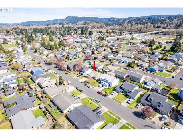 121 ADAMS Dr, Kelso, WA 98626