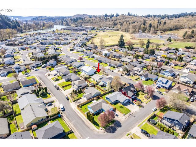 121 ADAMS Dr, Kelso, WA 98626