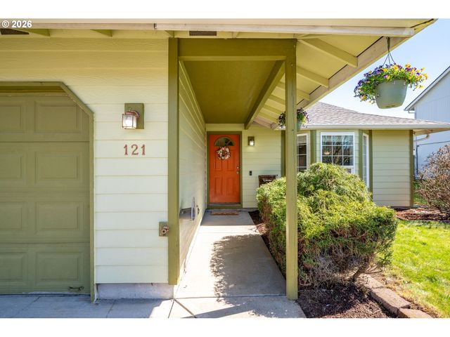 121 ADAMS Dr, Kelso, WA 98626