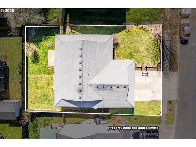 121 ADAMS Dr, Kelso, WA 98626