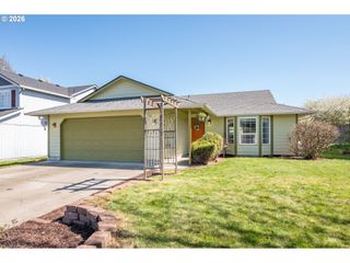 121 ADAMS Dr, Kelso, WA 98626