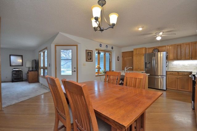 15735 W Brook DRIVE, New Berlin, WI 53151