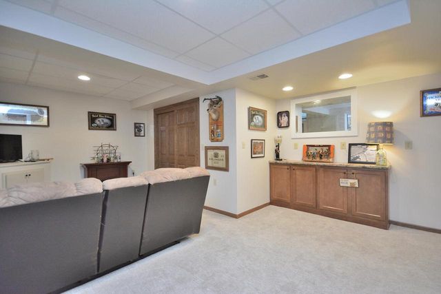 15735 W Brook DRIVE, New Berlin, WI 53151