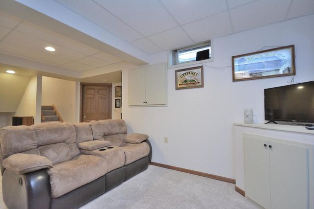 15735 W Brook DRIVE, New Berlin, WI 53151