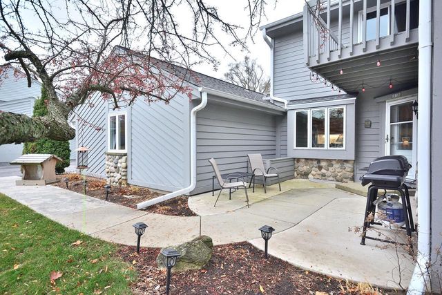 15735 W Brook DRIVE, New Berlin, WI 53151